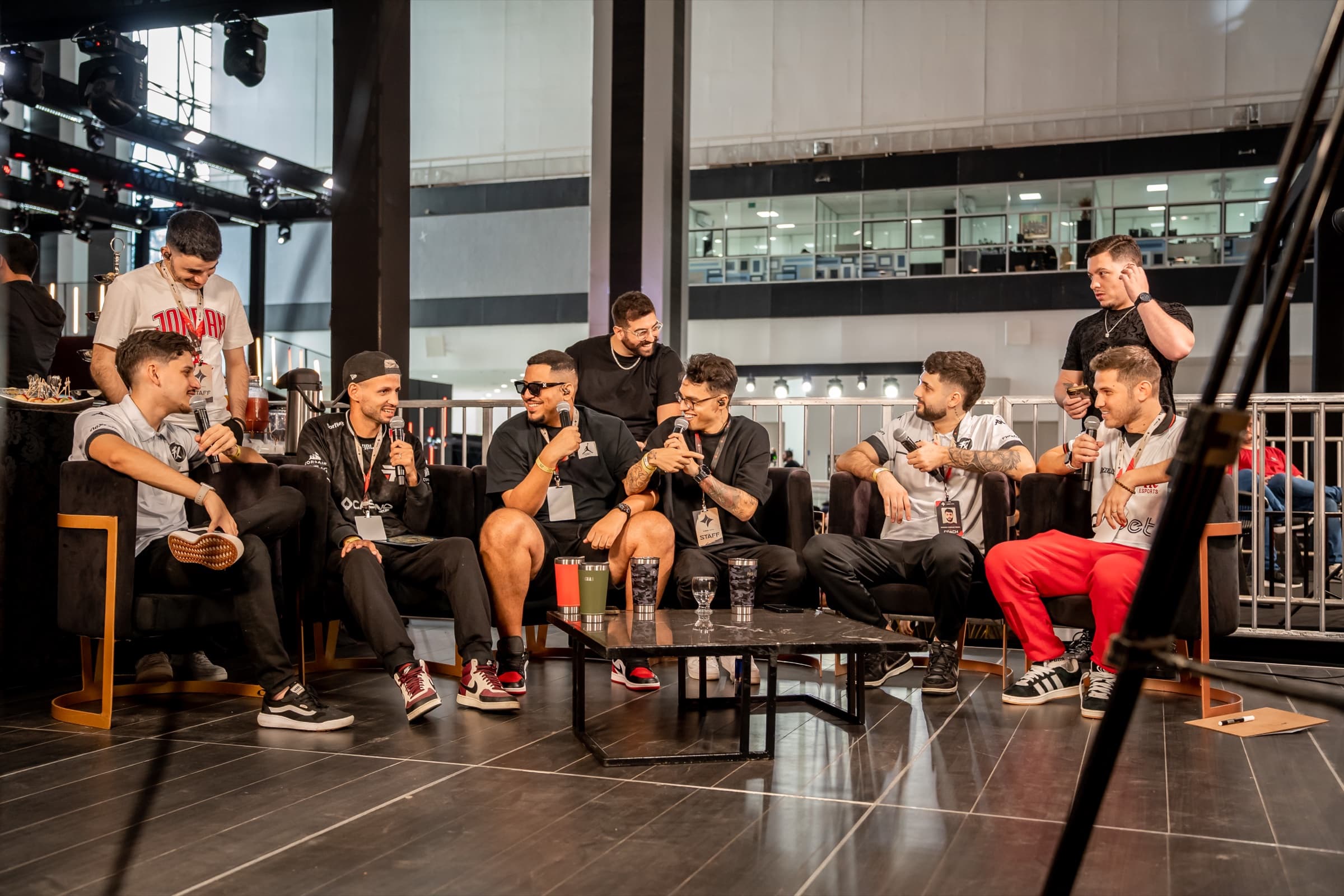 Grupo do Fora da Safe reunido em painel ao vivo no Brasília Game Festival